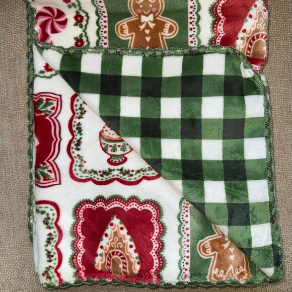 NWT Envogue Holiday Reversible Gingerbread Plush Throw Blanket 50 x 70 - Picture 6 of 6